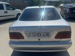 Mercedes E 270-4