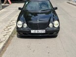 Mercedes E 270-1
