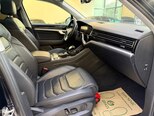 Volkswagen Touareg-8