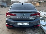 Hyundai Elantra-12