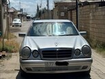 Mercedes E 200-1