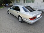 Mercedes E 240-19