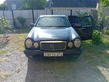 Mercedes E 240-1