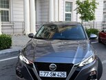 Nissan Altima-1