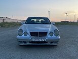 Mercedes E 270-1