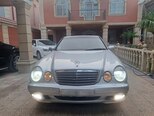Mercedes E 270-1