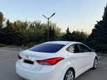 Hyundai Elantra-11