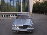Mercedes E 220-1