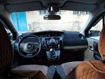 Renault Grand Scenic-12