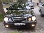 Mercedes E 270-1