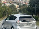 Toyota Prius V-7