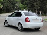 Hyundai Accent-12