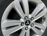Mitsubishi Outlander-3