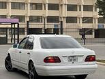 Mercedes E 320-9