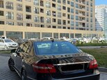 Mercedes E 250-11