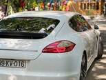Porsche Panamera 4S-5