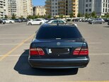Mercedes E 240-3
