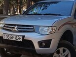 Mitsubishi L200-1