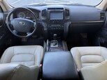 Toyota Land Cruiser-7