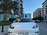 Tesla Model 3-1
