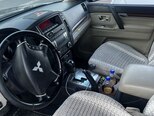 Mitsubishi Pajero-5