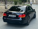 Mercedes E 220-11