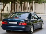 Mercedes E 220-12