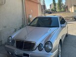 Mercedes E 220-1