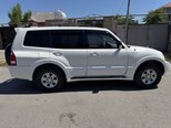 Mitsubishi Pajero-4