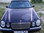 Mercedes E 240-1