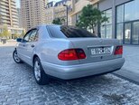 Mercedes E 240-11