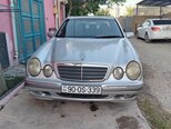 Mercedes E 220-1