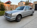 Mercedes E 240-11