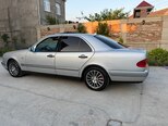 Mercedes E 240-4