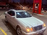 Mercedes E 240-1