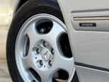 Mercedes E 220-11