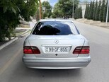 Mercedes E 270-4
