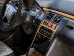 Mercedes E 300-9