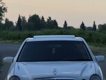 Mercedes E 240-17