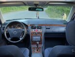 Mercedes E 240-11