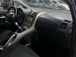 Toyota Auris-12