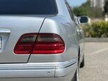Mercedes E 220-11