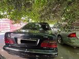 Mercedes E 270-3