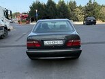 Mercedes E 240-2