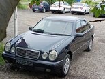 Mercedes E 240-1