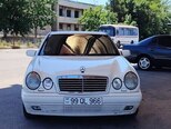 Mercedes E 220-2