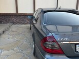 Mercedes E 220-11