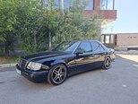 Mercedes 220 E-2