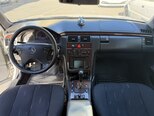 Mercedes E 220-11
