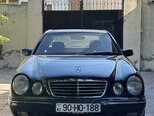 Mercedes E 240-1